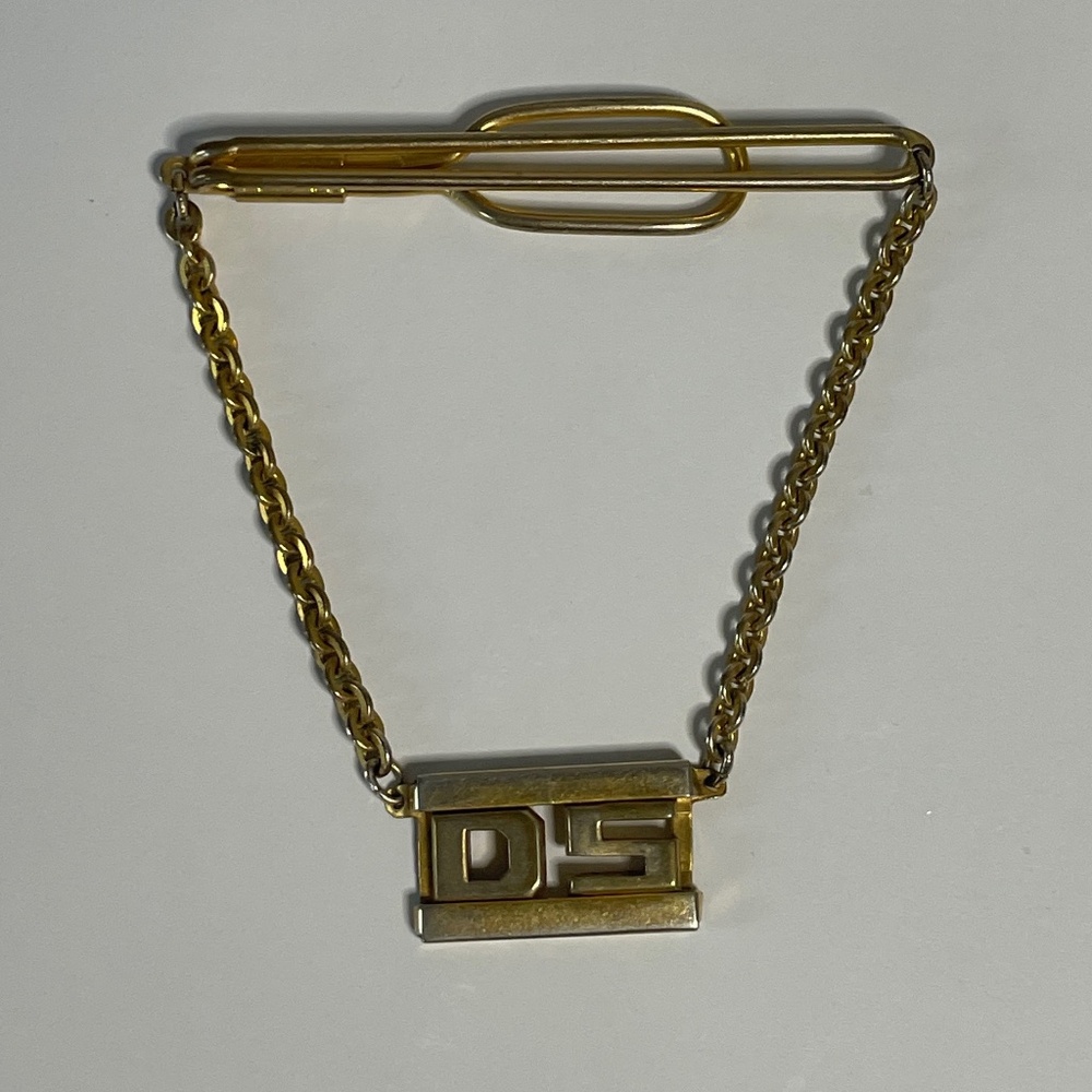 Swank Gold-Tone Tie Clip with Hanging Chain and Initials “DS”